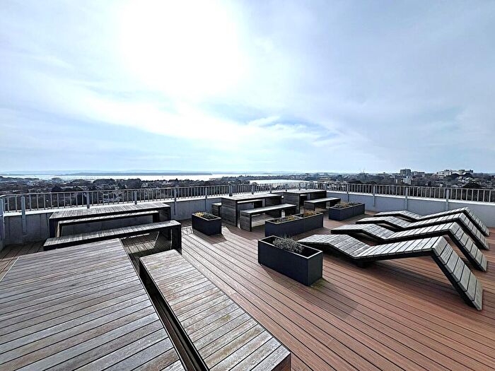 2 Bedroom Flat For Sale In Park Road, Poole, BH15