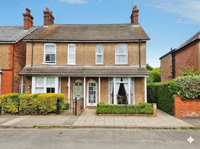 3 Bedroom Semi-Detached House For Sale In Chandos Road, Ampthill, Bedford, MK45