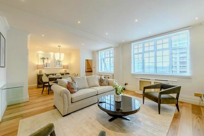 3 Bedroom Flat To Rent In Park Road, London, NW8