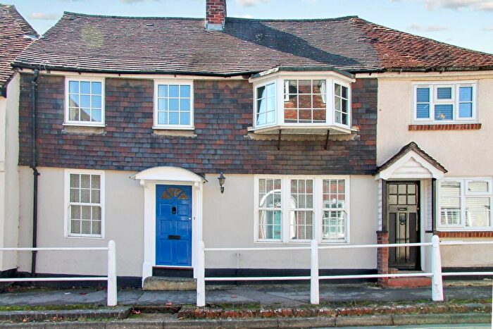 2 Bedroom Character Property For Sale In Wickham, Hampshire, PO17