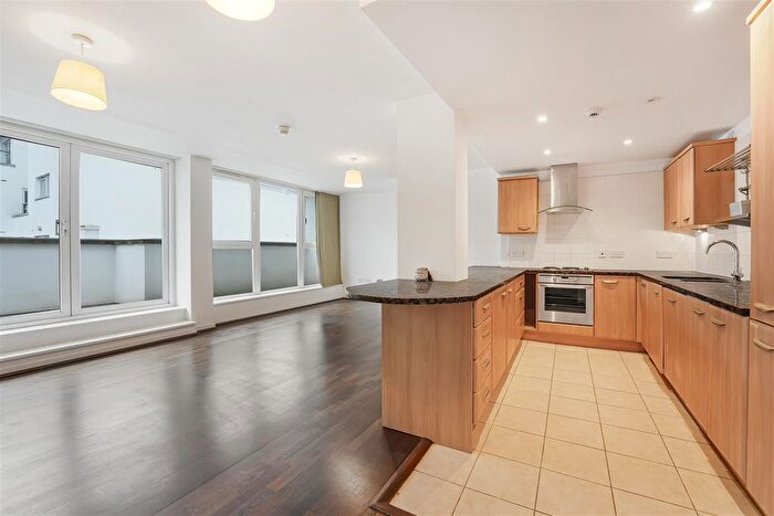 3 Bedroom Flat To Rent In Point Pleasant, London, SW18