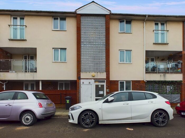 2 Bedroom Flat To Rent In London Road, Portsmouth, PO2