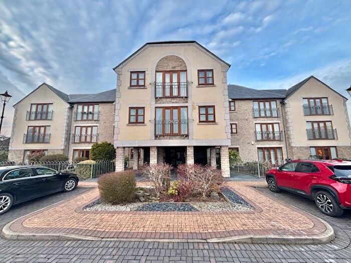 2 Bedroom Flat To Rent In Arbury Garth, Nuneaton, CV10
