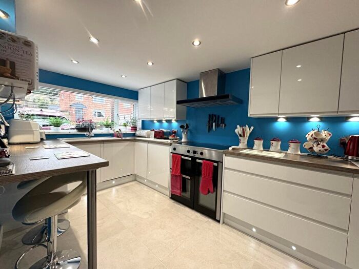 3 Bedroom Detached House For Sale In Field Rise, Burton-on-Trent, DE13