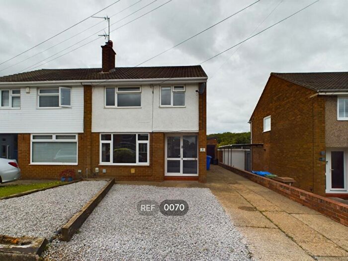 3 Bedroom Semi-Detached House To Rent In Kirkway, Kirk Ella, HU10