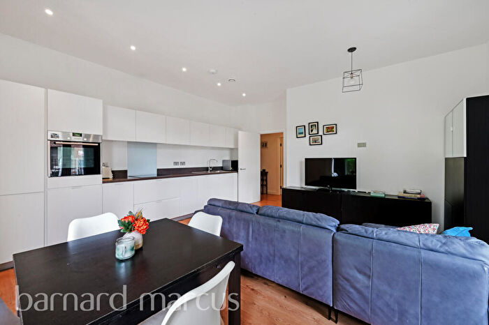 2 Bedroom Apartment For Sale In Danvers Avenue, London, SW11