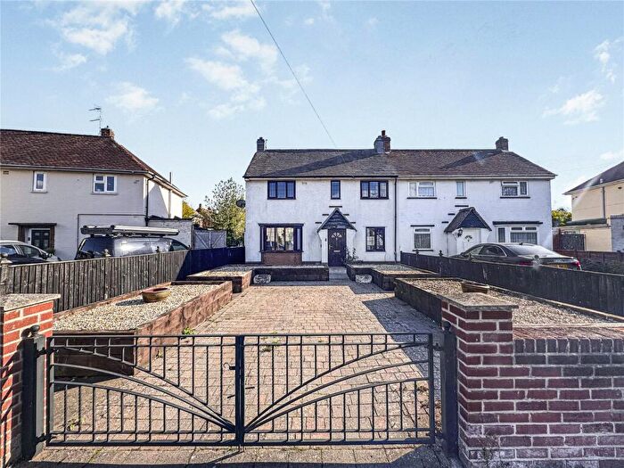 3 Bedroom Semi-Detached House For Sale In Alan Moss Road, Loughborough, Leicestershire, LE11