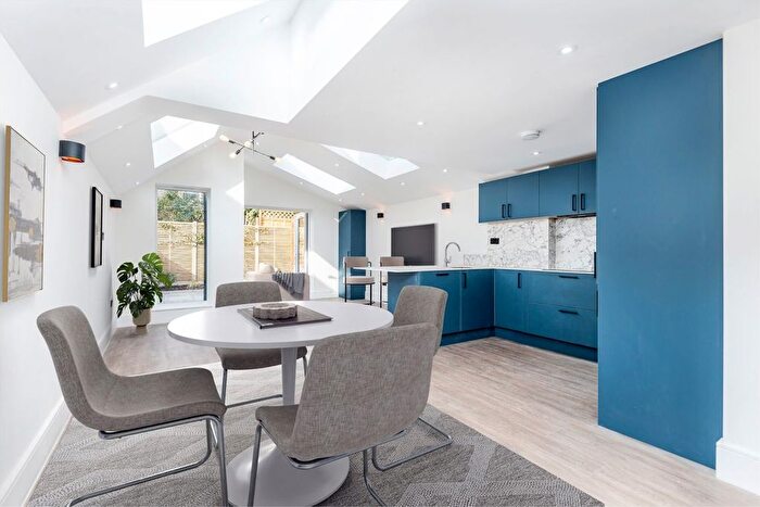 2 Bedroom Flat To Rent In Winchester Street, Acton, W3