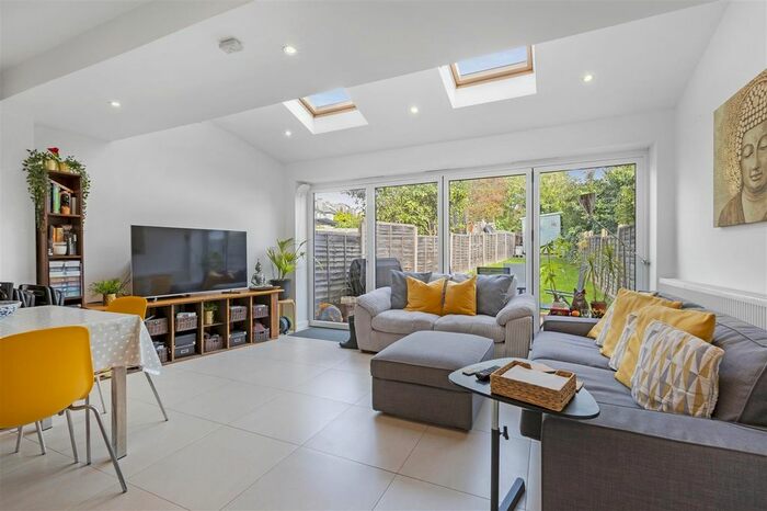 5 Bedroom Property To Rent In Churston Drive, Morden, SM4