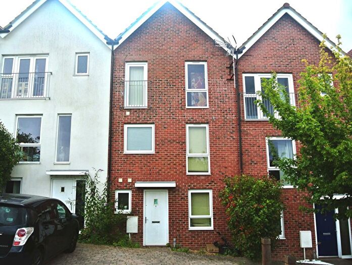 4 Bedroom Terraced House To Rent In Risinghurst Mews, Marnel Park, RG24