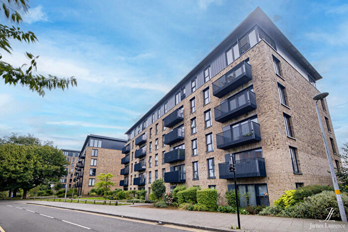 2 Bedroom Apartment For Sale In Lincoln Apartments, Lexington Gardens, Park Central, B15