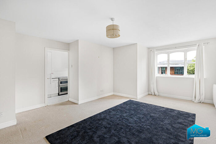 2 Bedroom Apartment To Rent In Vanderville Gardens, East Finchley, London, N2