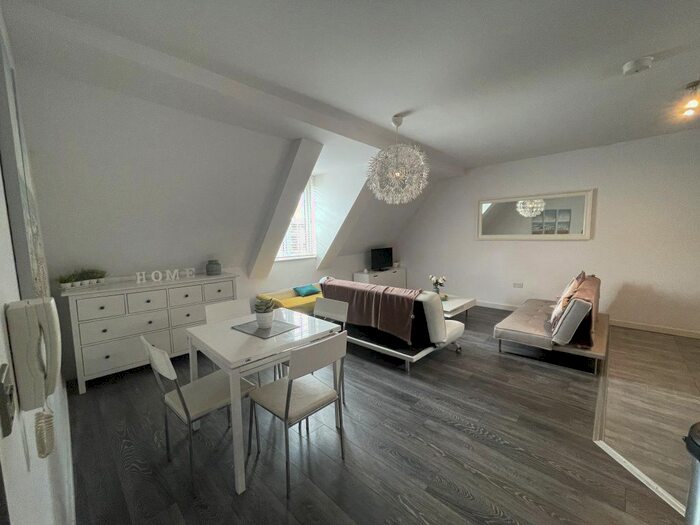 1 Bedroom Flat To Rent In Flat, Priestgate, Peterborough, PE1