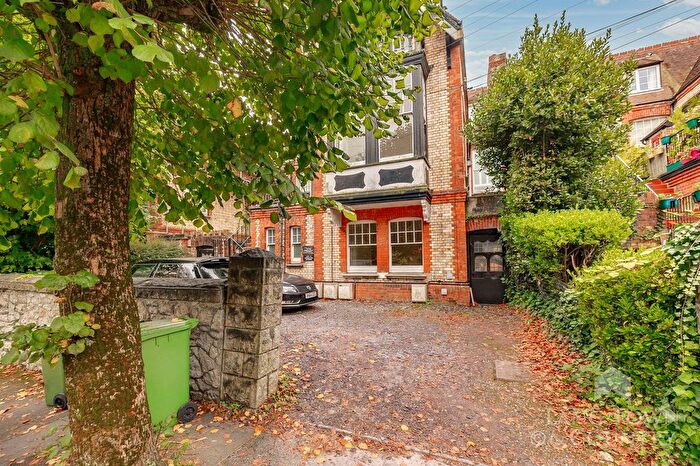 2 Bedroom Flat For Sale In Queens Gate, Lipson, Plymouth, PL4