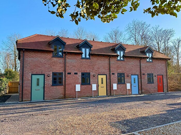 2 Bedroom Terraced House For Sale In South Street, Hythe, SO45