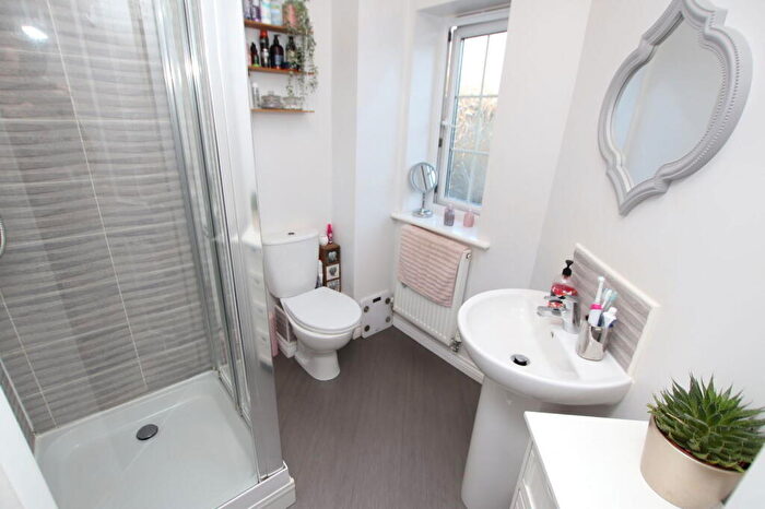 3 Bedroom Semi-Detached House For Sale In Windmill Close, Barnsley, S70
