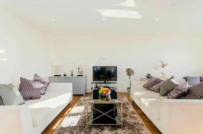 3 Bedroom Penthouse Flat To Rent In Hatton Road, Alperton, HA0