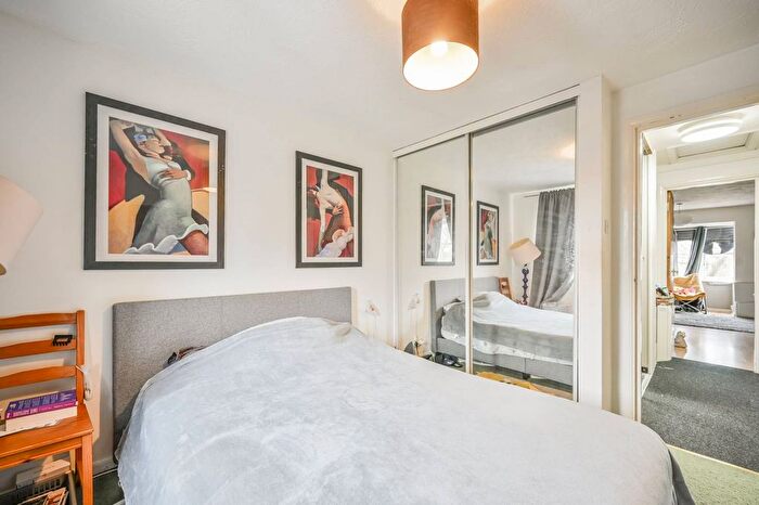 1 Bedroom Flat For Sale In St Pauls Rise, Palmers Green, London, N13