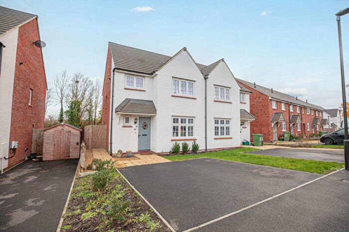 3 Bedroom Semi-Detached House For Sale In Arthur Keene Close, Stonehouse, GL10