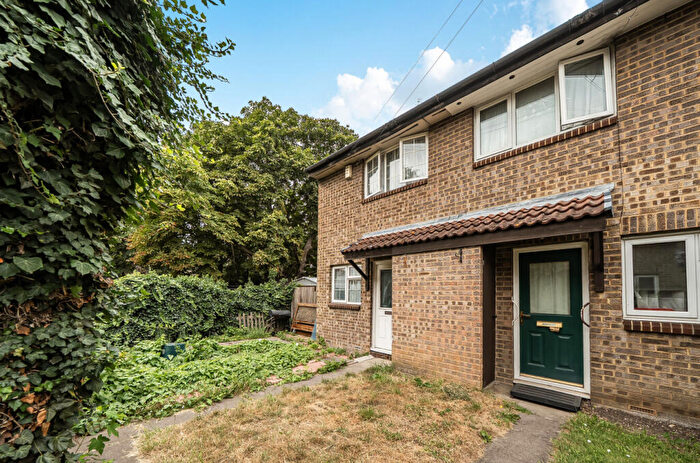2 Bedroom End Of Terrace House For Sale In Tamworth Lane, Mitcham, CR4