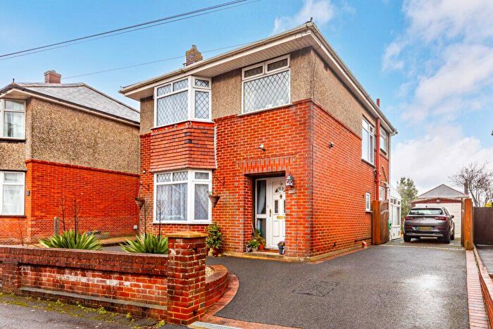 3 Bedroom Detached House For Sale In Hood Crescent, Bournemouth, BH10