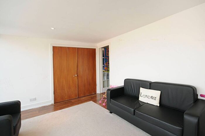 1 Bedroom Flat To Rent In Barking Road, Canning Town, London, E16