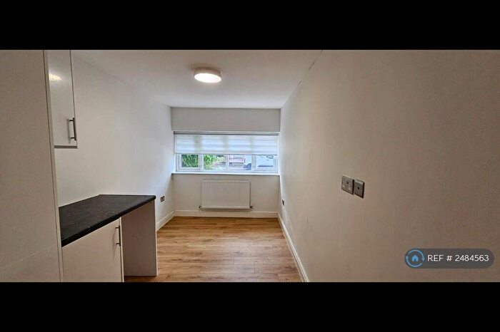 Studio To Rent In Byron Road, Wealdstone, Harrow, HA3