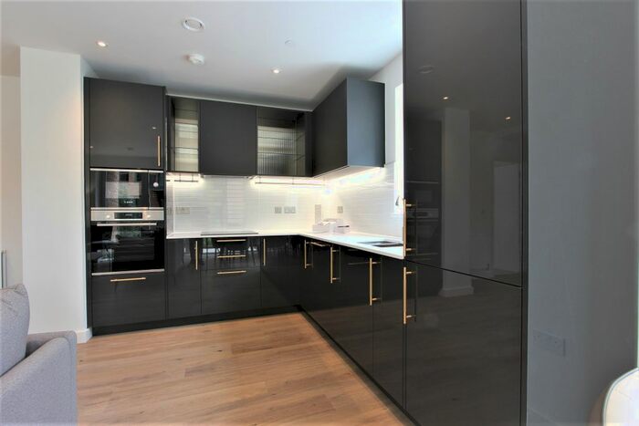 2 Bedroom Flat To Rent In Blenheim Mansions, Mary Neuner Road, London, N8