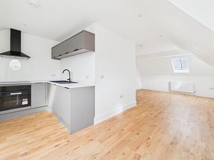 1 Bedroom Flat To Rent In Northcourt Road, Worthing, BN14