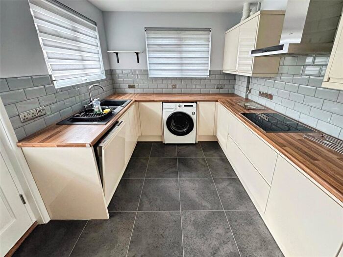 2 Bedroom Bungalow To Rent In Pallance Road, PO31