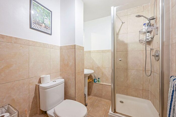 2 Bedroom Flat To Rent In Newlands Quay, Wapping, London, E1W