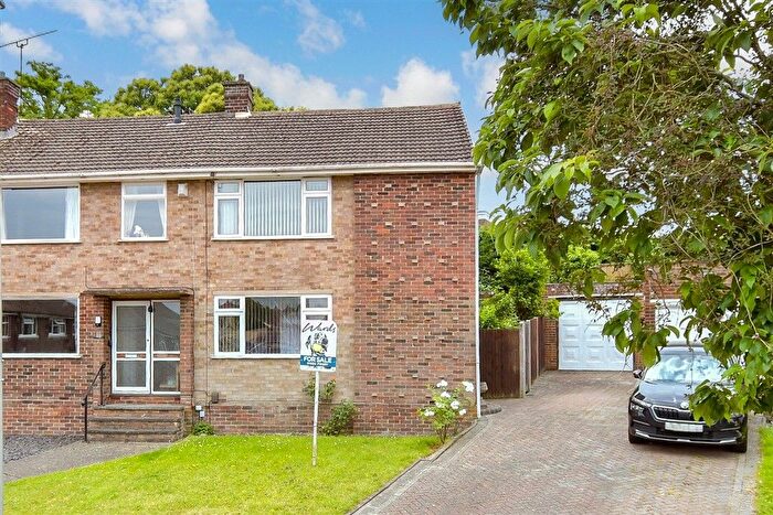 3 Bedroom Semi Detached House For Sale In Thirlmere Close, Wainscott, Kent, ME2