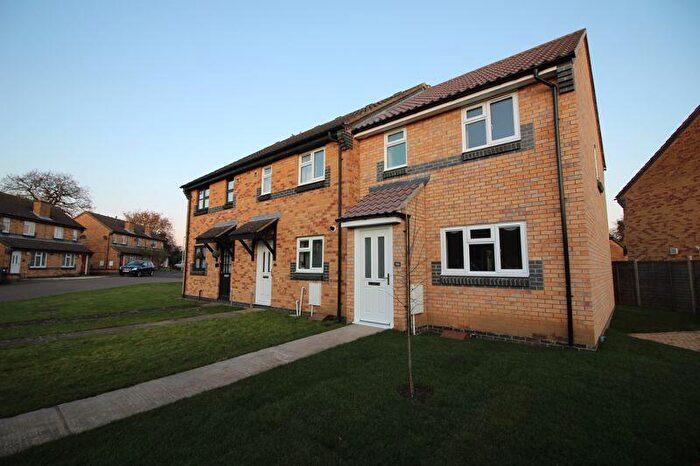 3 Bedroom End Of Terrace House To Rent In Wellsfield, Huntingdon, PE29