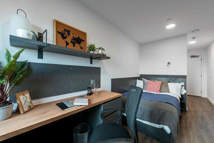 7 Bedroom House To Rent In Perth Road, London, IG2