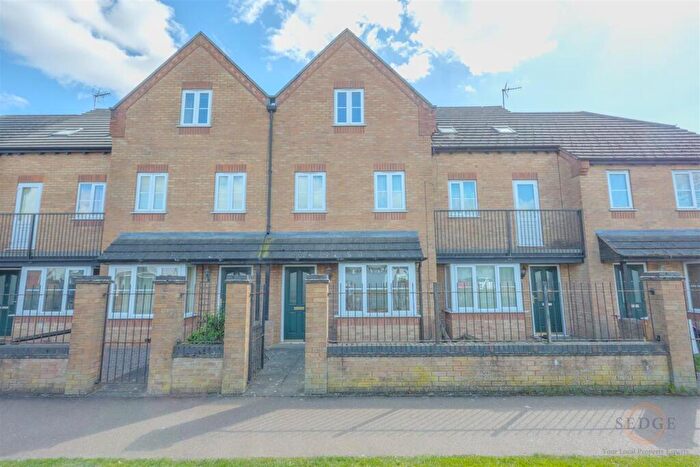3 Bedroom Terraced House For Sale In Harveys Close, Spalding, PE11