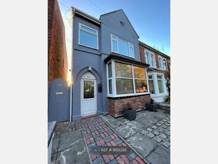 2 Bedroom Flat To Rent In Park Road, Swindon, SN1