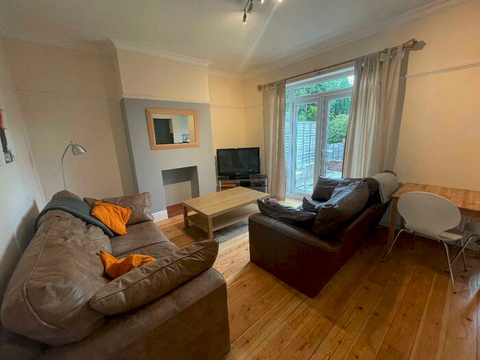 4 Bedroom Semi-Detached House To Rent In Barnsfold Avenue, Fallowfield, Manchester, M14