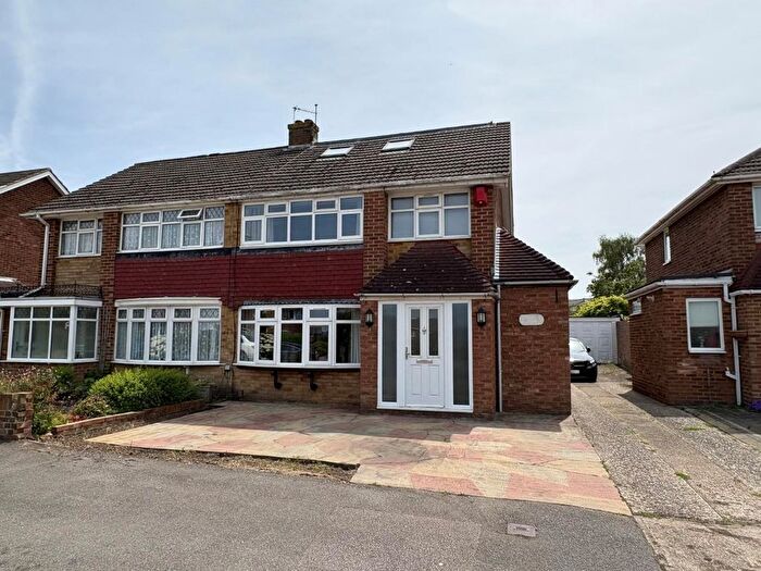 4 Bedroom Semi Detached House For Sale In Britannia Drive, Gravesend, DA12