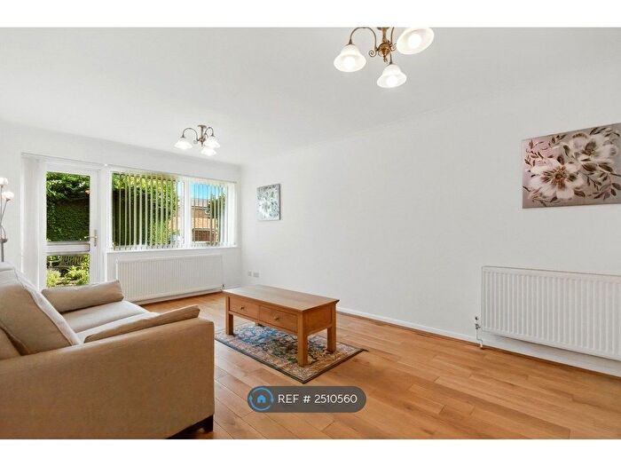 3 Bedroom Flat To Rent In Laburnum Lodge, London, N3