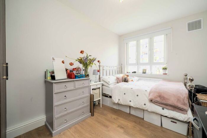 4 Bedroom Flat To Rent In Queen Caroline Street, London, W6