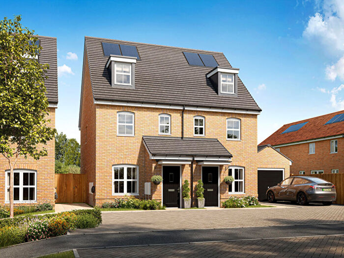 3 Bedroom Semi-Detached House For Sale In Lime Avenue, Oulton Broad, Lowestoft, NR32