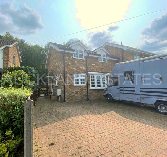 2 Bedroom Semi-Detached House To Rent In Blanche Lane, South Mimms, EN6