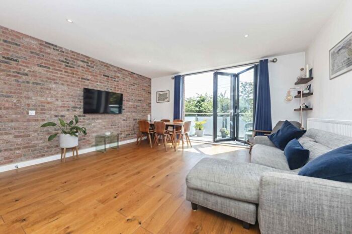 2 Bedroom Flat For Sale In Robson Avenue, Kensal Rise, NW10
