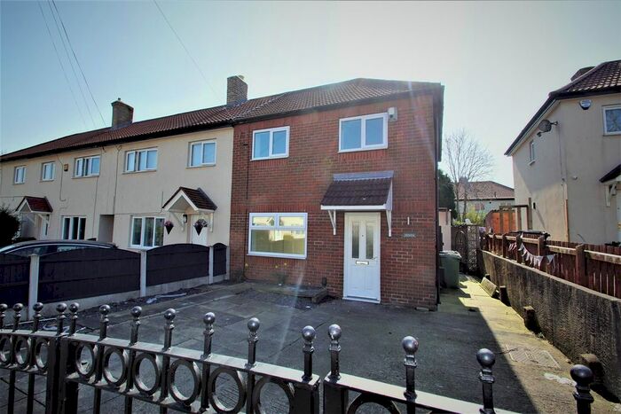 2 Bedroom Semi-Detached House To Rent In Eastwood Garth, Leeds, LS14