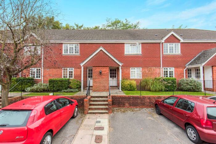 1 Bedroom Apartment To Rent In Chesham Mews, Guildford, GU1