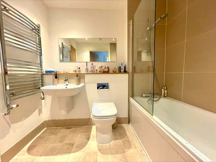 1 Bedroom Flat For Sale In Queensmead, Farnborough, Hampshire, GU14