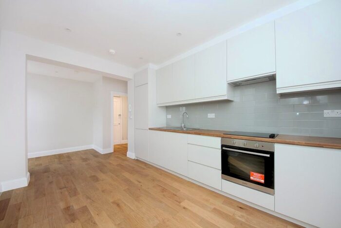 2 Bedroom Flat To Rent In Berrymead Gardens, London, W3