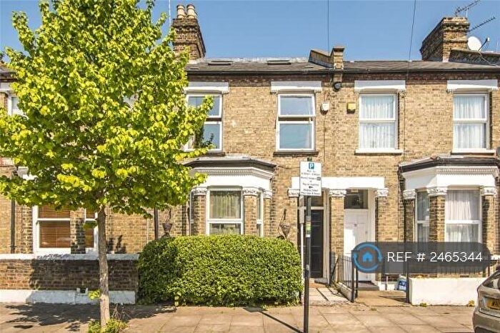 2 Bedroom Flat To Rent In Heaver Road, London, SW11