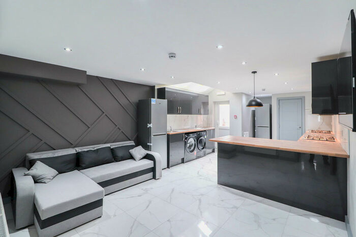 5 Bedroom Terraced House To Rent In Humber Avenue, Stoke, Coventry, CV1