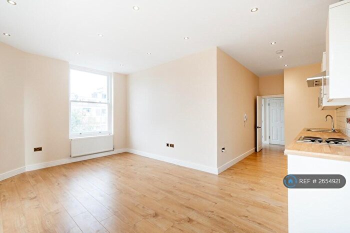 2 Bedroom Flat To Rent In Commercial Road, London, E1